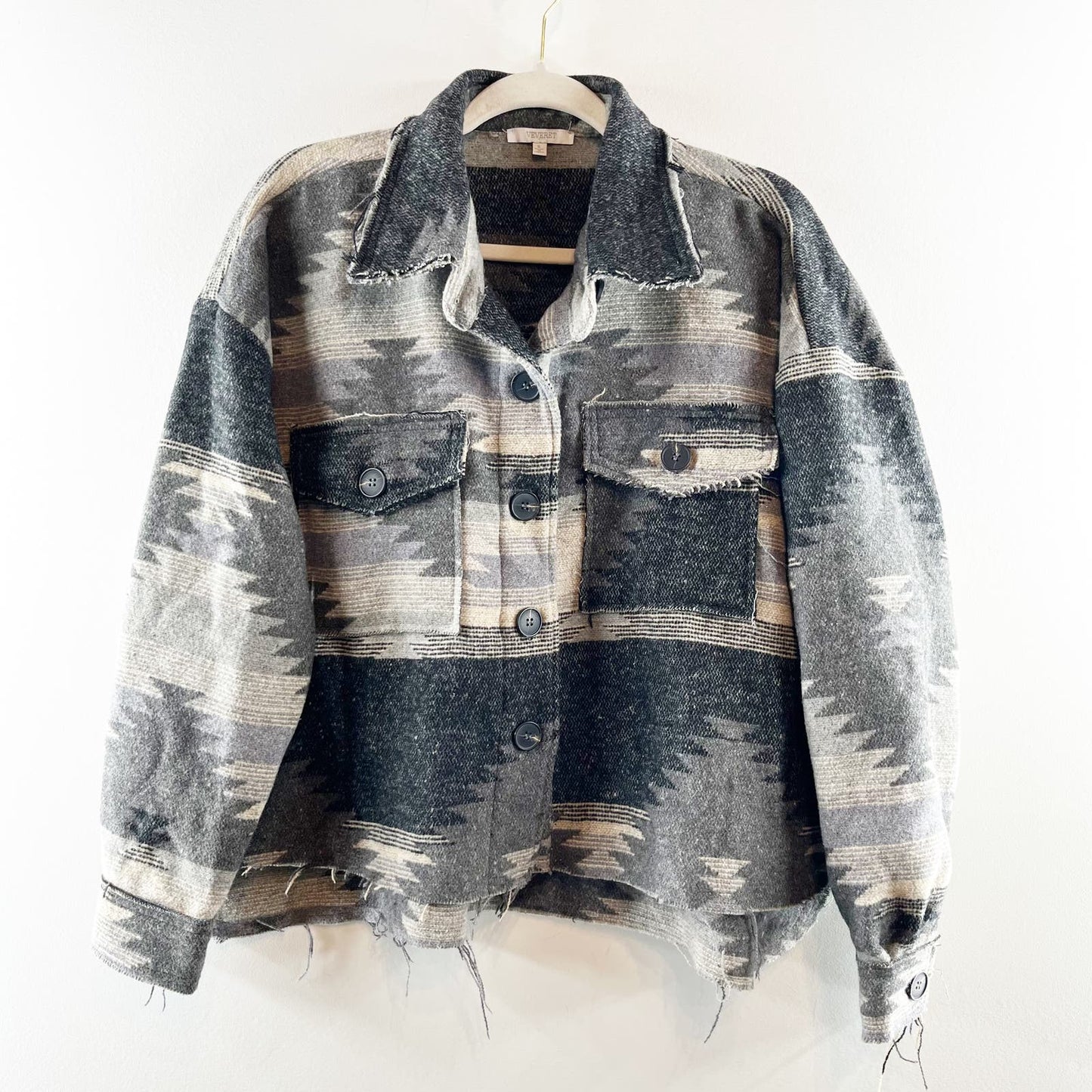 Veveret Aztec Southwestern Cutoff Shacket Shirt Jacket Gray Small