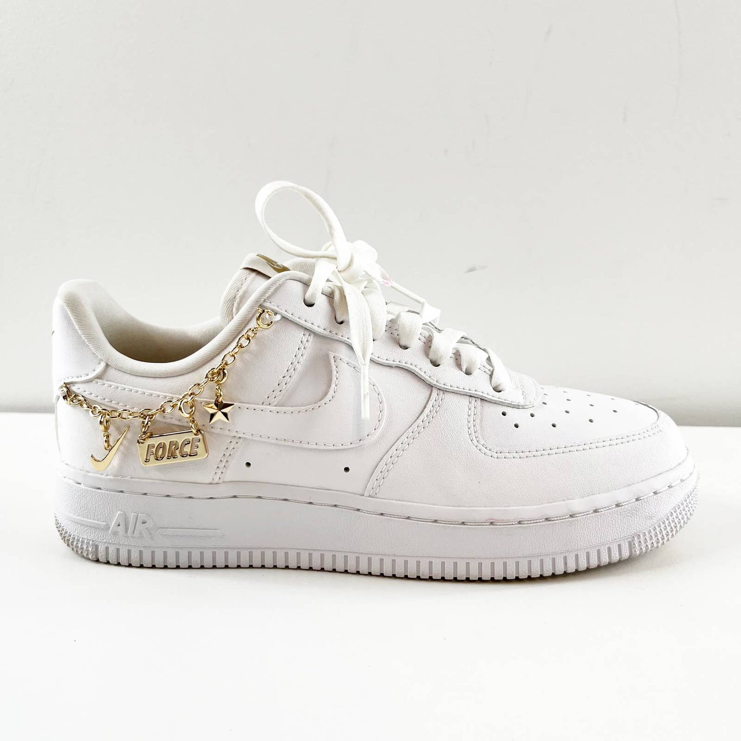 Nike Air Force 1 '07 LX Lucky Charms Court Shoe Sneakers White Gold 7