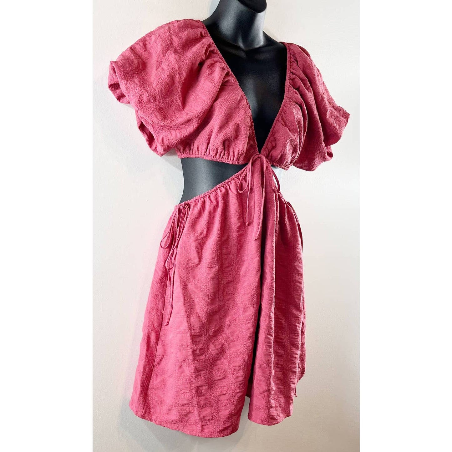 Forever 21 Cutout Short Puff Sleeve V-Neck Mini Dress Pink Medium