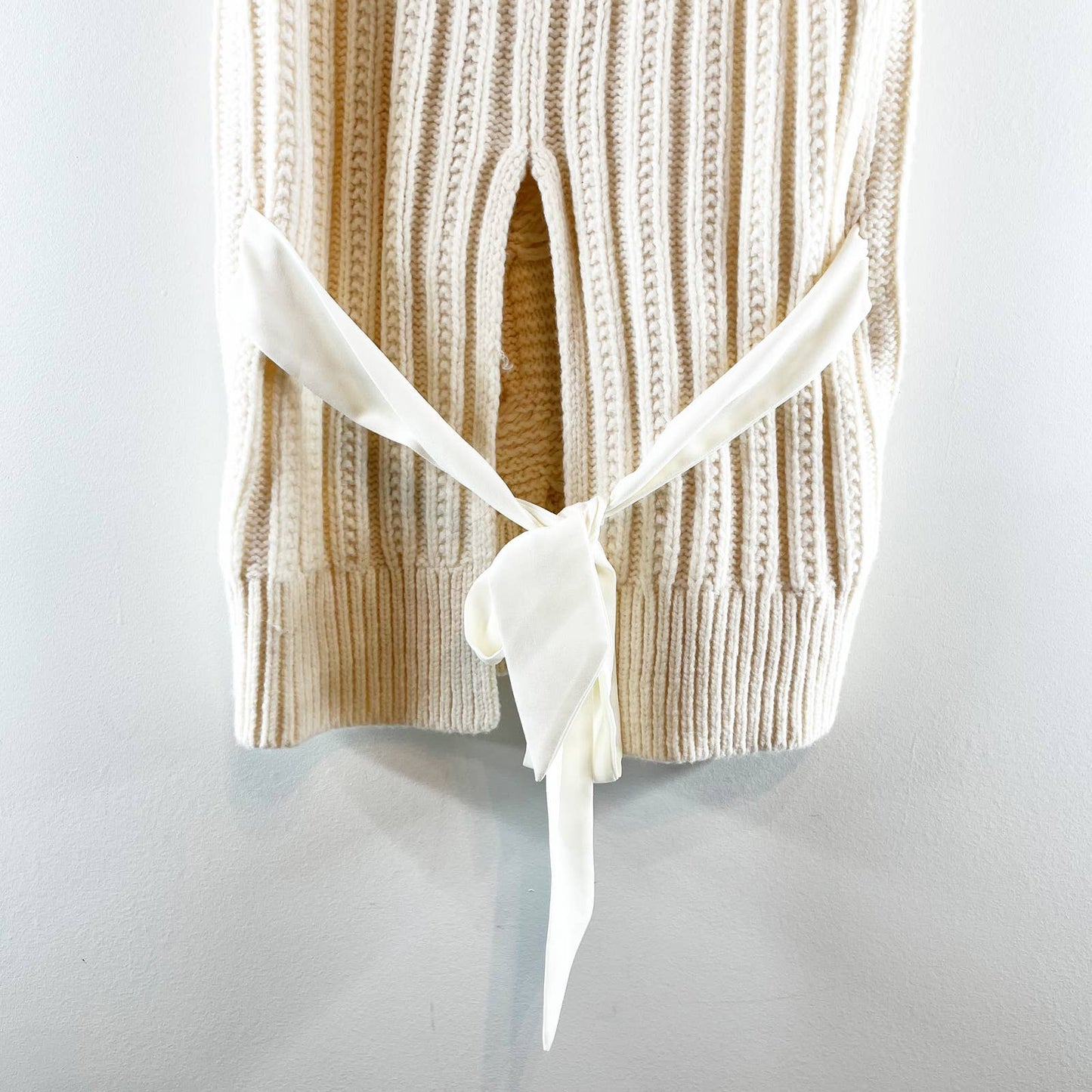 Club Monaco Bartolo Sleeveless Bow Tie Back Cable Knit Sweater Cream Small