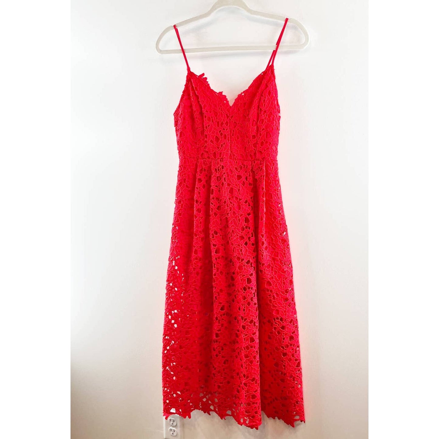 ASTR The Label V Neck Lace Midi Cocktail Dress Red Small