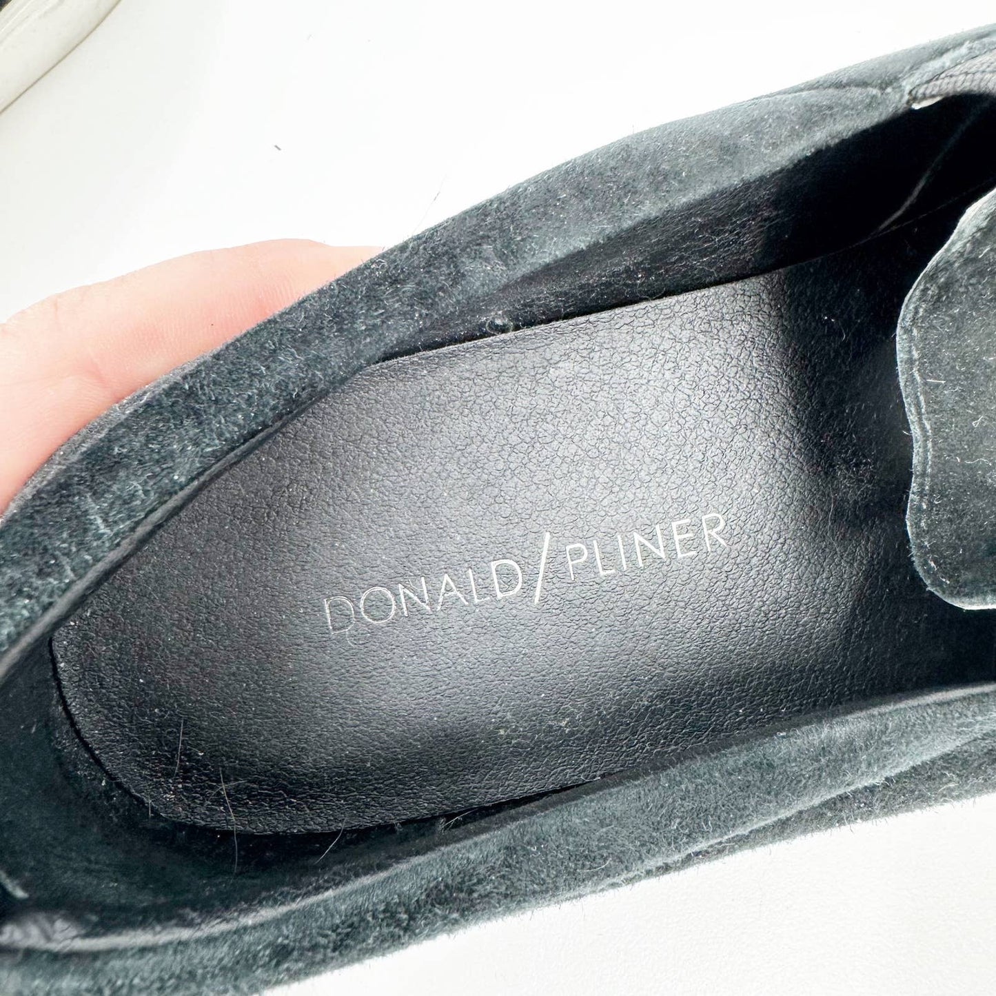 Donald Pliner Sallie Tassel Suede Slip On Sneakers Shoes Black 8.5