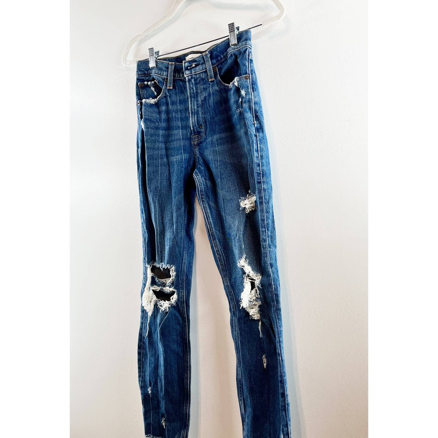 Abercrombie & Fitch High Rise Distressed Mom Jeans Medium Wash Blue 25 / 0 Long
