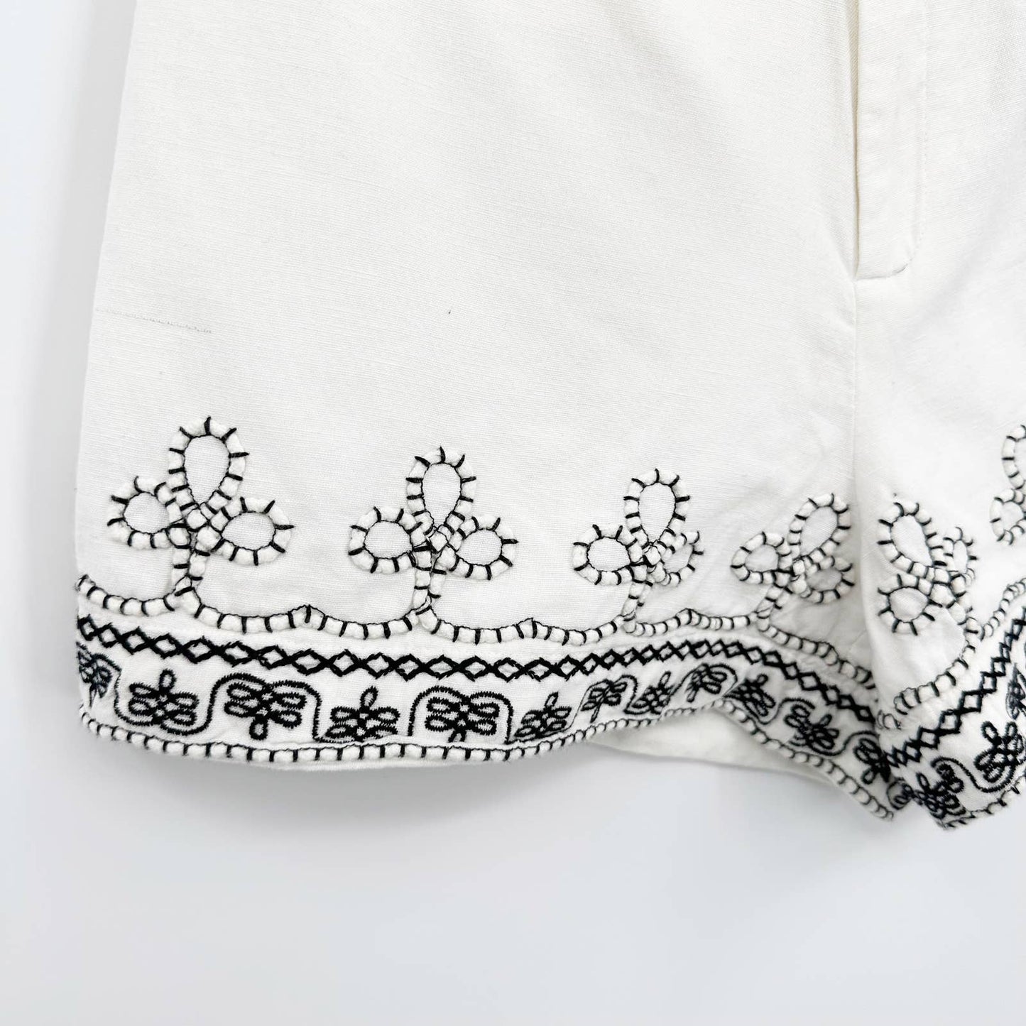 ZARA Cotton Linen Embroidered White Shorts Medium